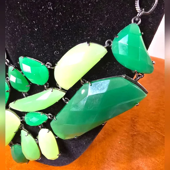 BCBGMAXAZRIA Statement Necklace - Picture 4 of 8